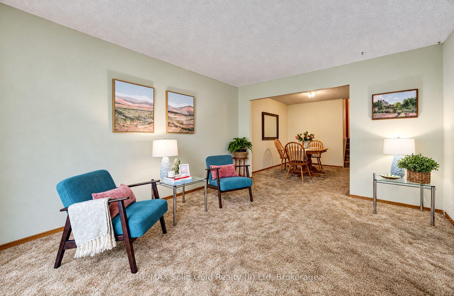 Photo 5 of 15 Uxbridge Crescent, Kitchener, Country Hills West — HOMEH