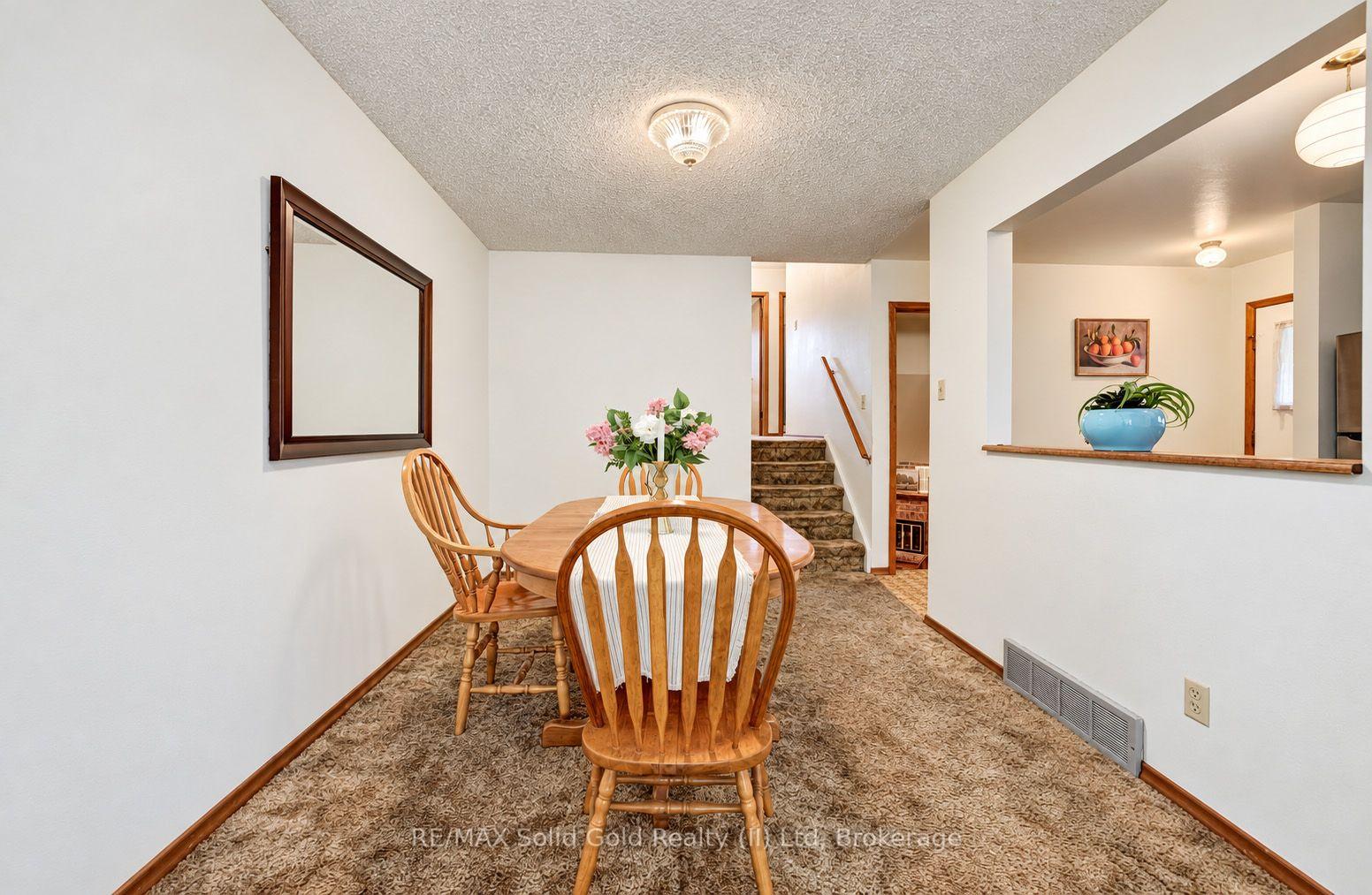 Photo 6 of 15 Uxbridge Crescent, Kitchener, Country Hills West — HOMEH