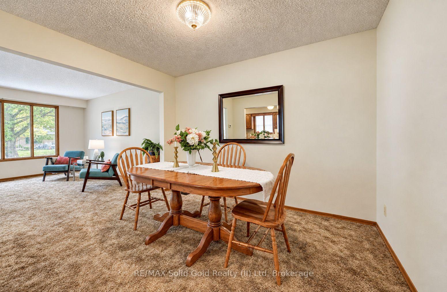 Photo 7 of 15 Uxbridge Crescent, Kitchener, Country Hills West — HOMEH