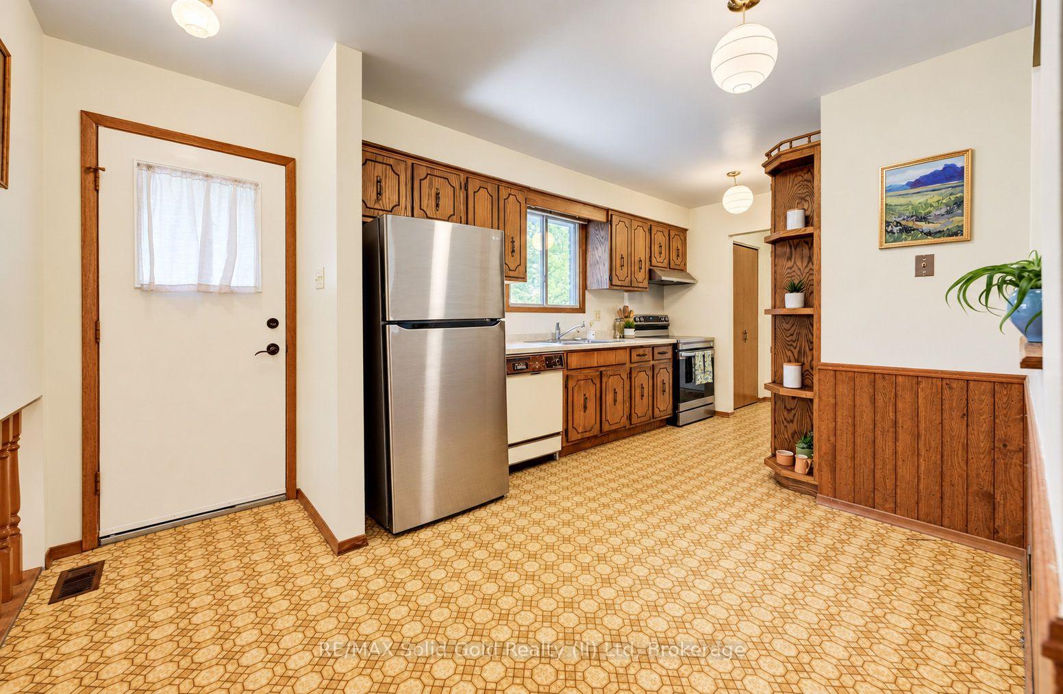 Photo 8 of 15 Uxbridge Crescent, Kitchener, Country Hills West — HOMEH