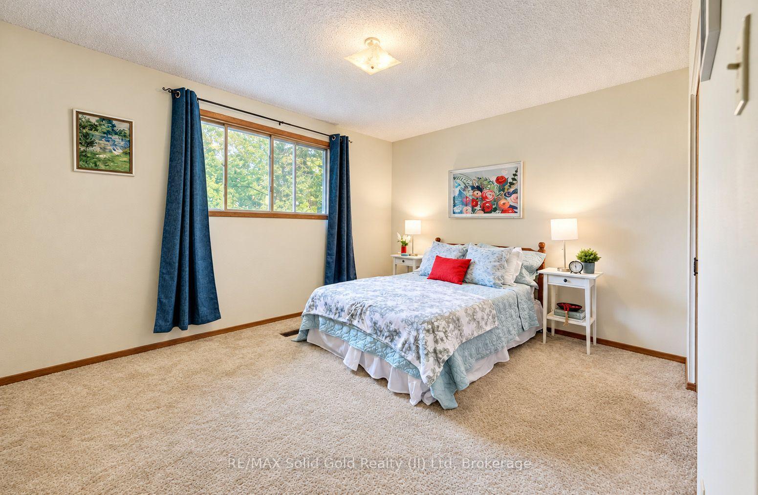 Photo 14 of 15 Uxbridge Crescent, Kitchener, Country Hills West — HOMEH