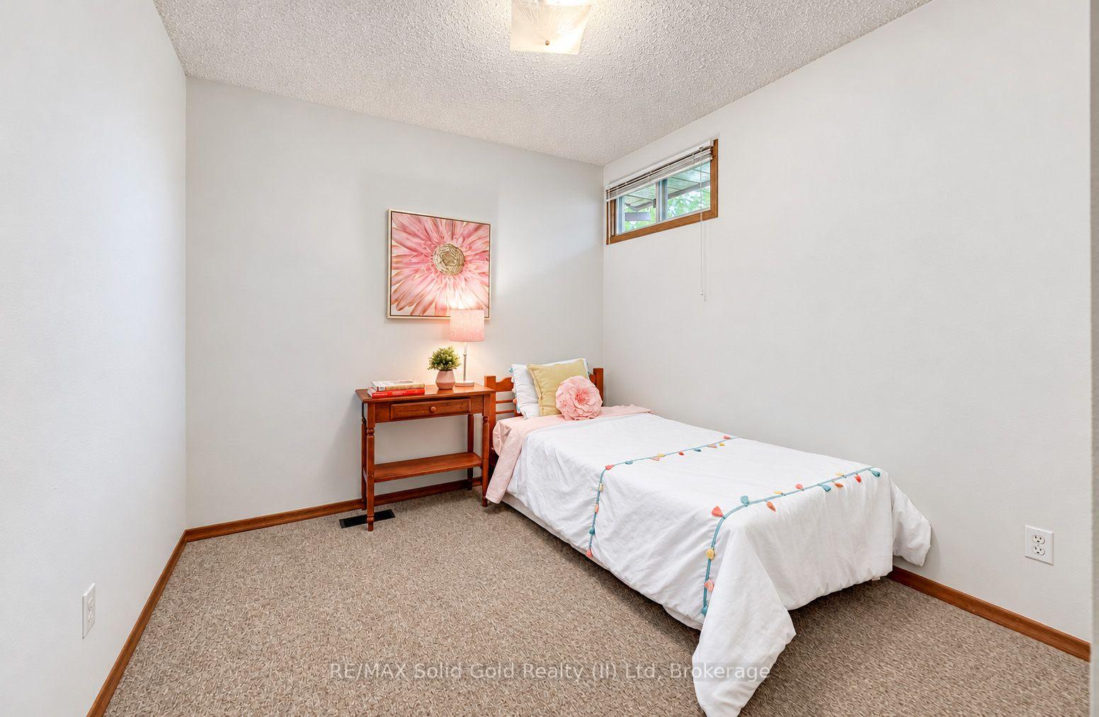 Photo 15 of 15 Uxbridge Crescent, Kitchener, Country Hills West — HOMEH