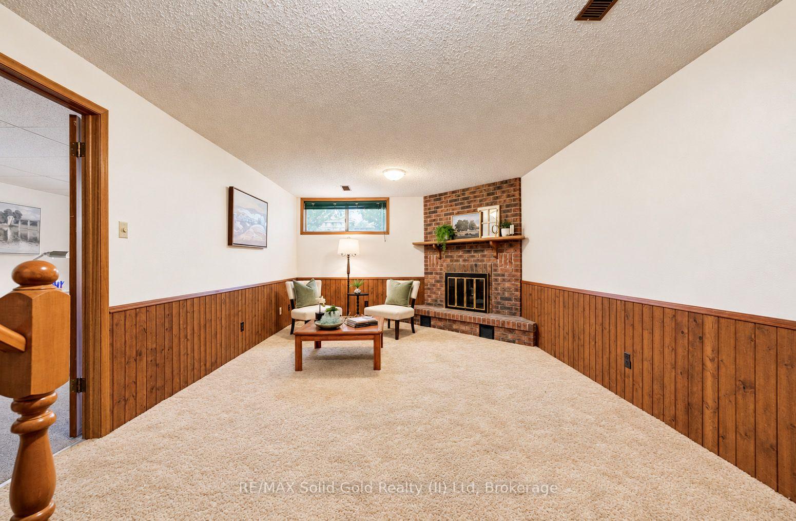 Photo 18 of 15 Uxbridge Crescent, Kitchener, Country Hills West — HOMEH