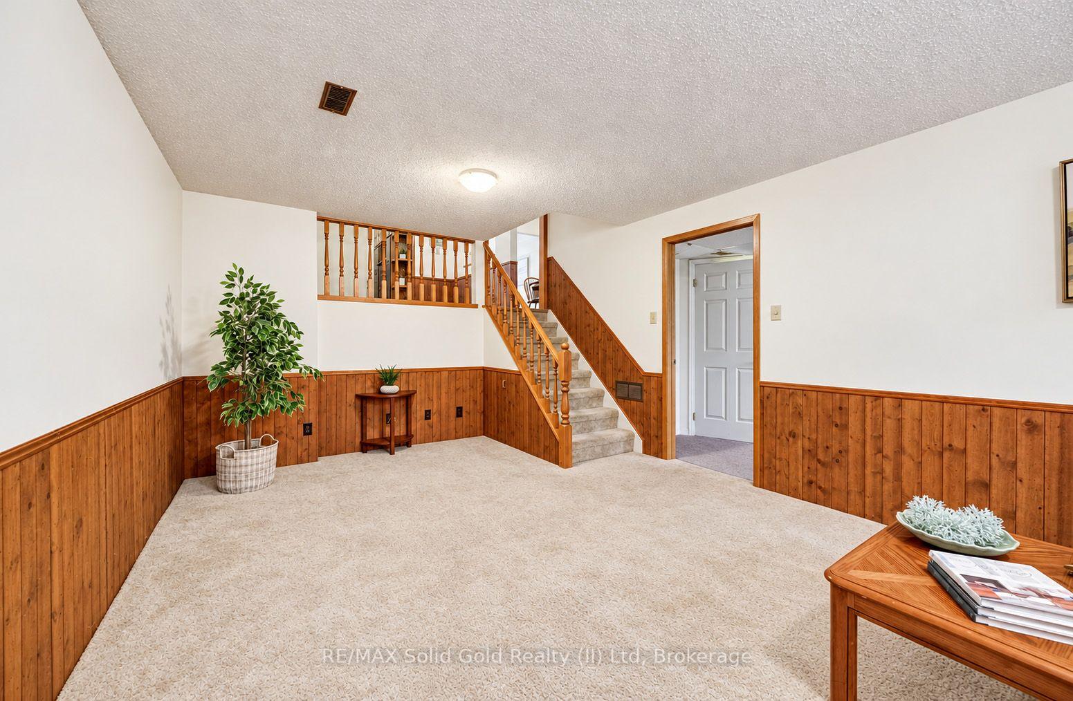 Photo 20 of 15 Uxbridge Crescent, Kitchener, Country Hills West — HOMEH