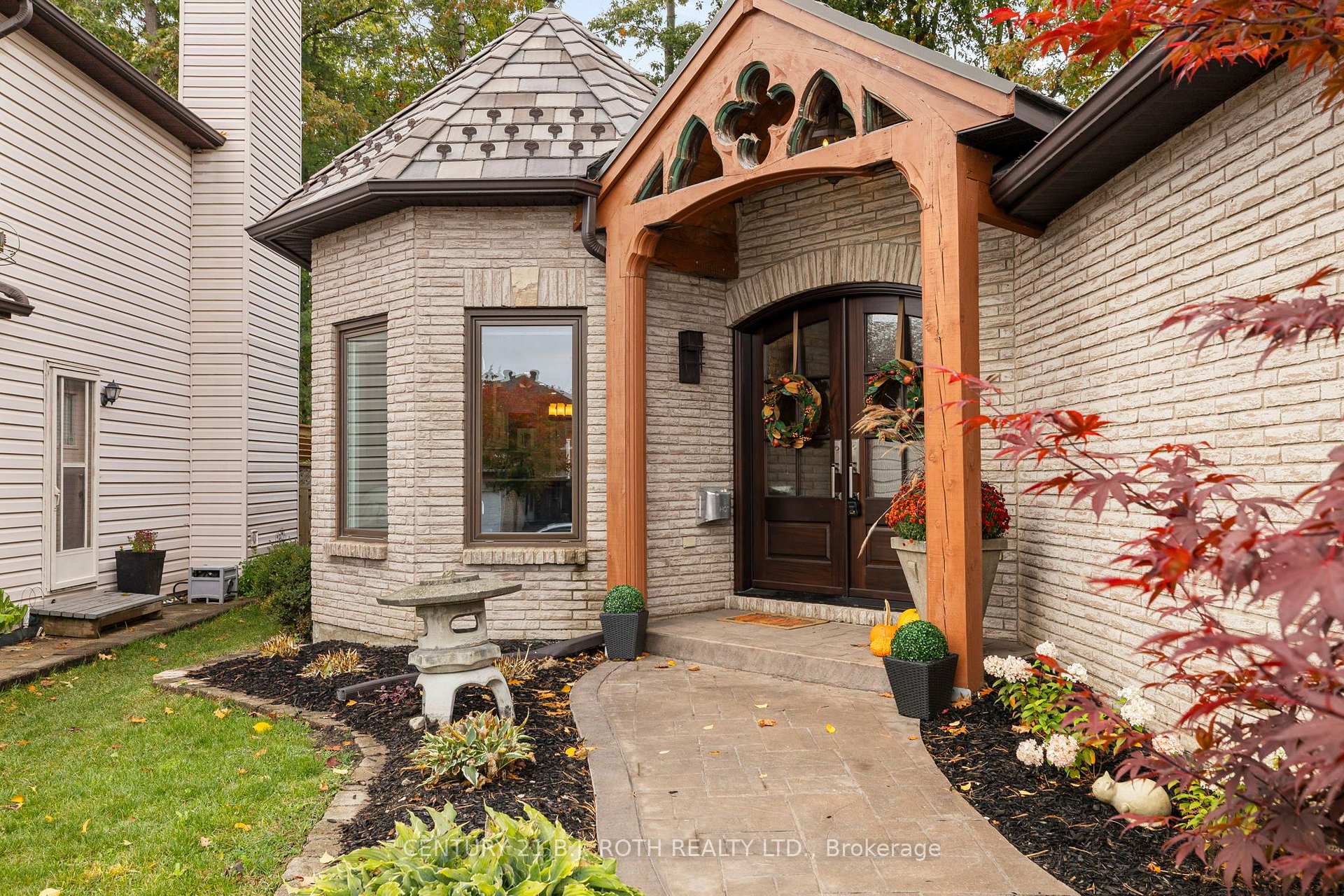Photo 2 of 61 Orwell Crescent, Barrie, Letitia Heights — HOMEH