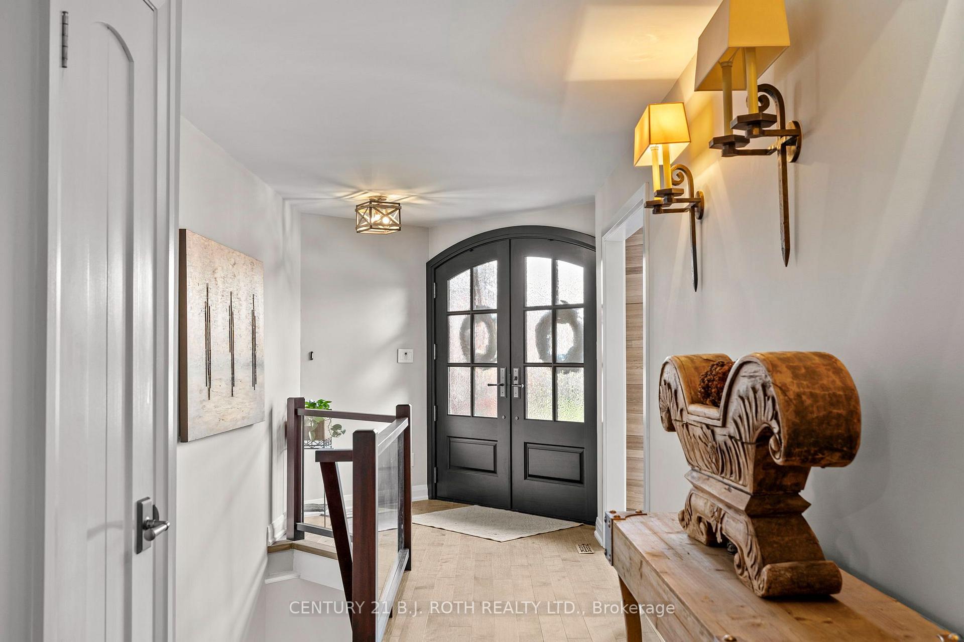 Photo 3 of 61 Orwell Crescent, Barrie, Letitia Heights — HOMEH