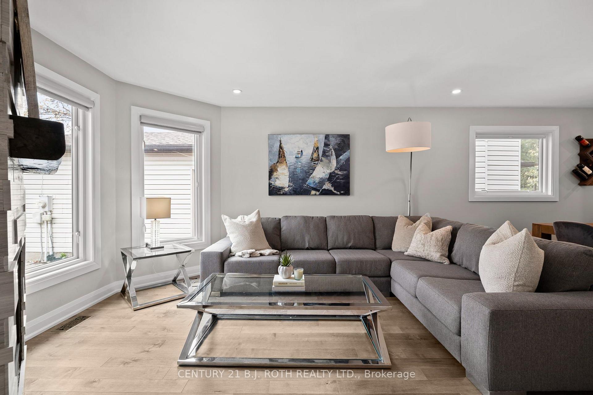 Photo 6 of 61 Orwell Crescent, Barrie, Letitia Heights — HOMEH