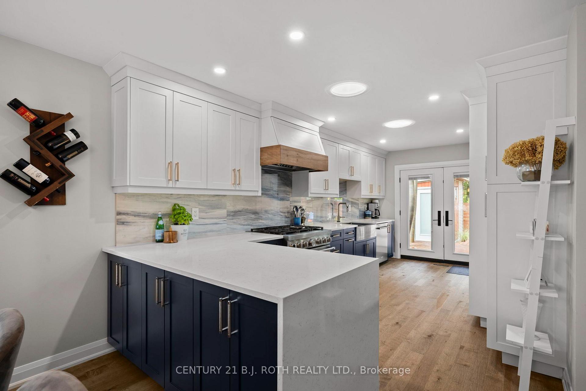 Photo 10 of 61 Orwell Crescent, Barrie, Letitia Heights — HOMEH