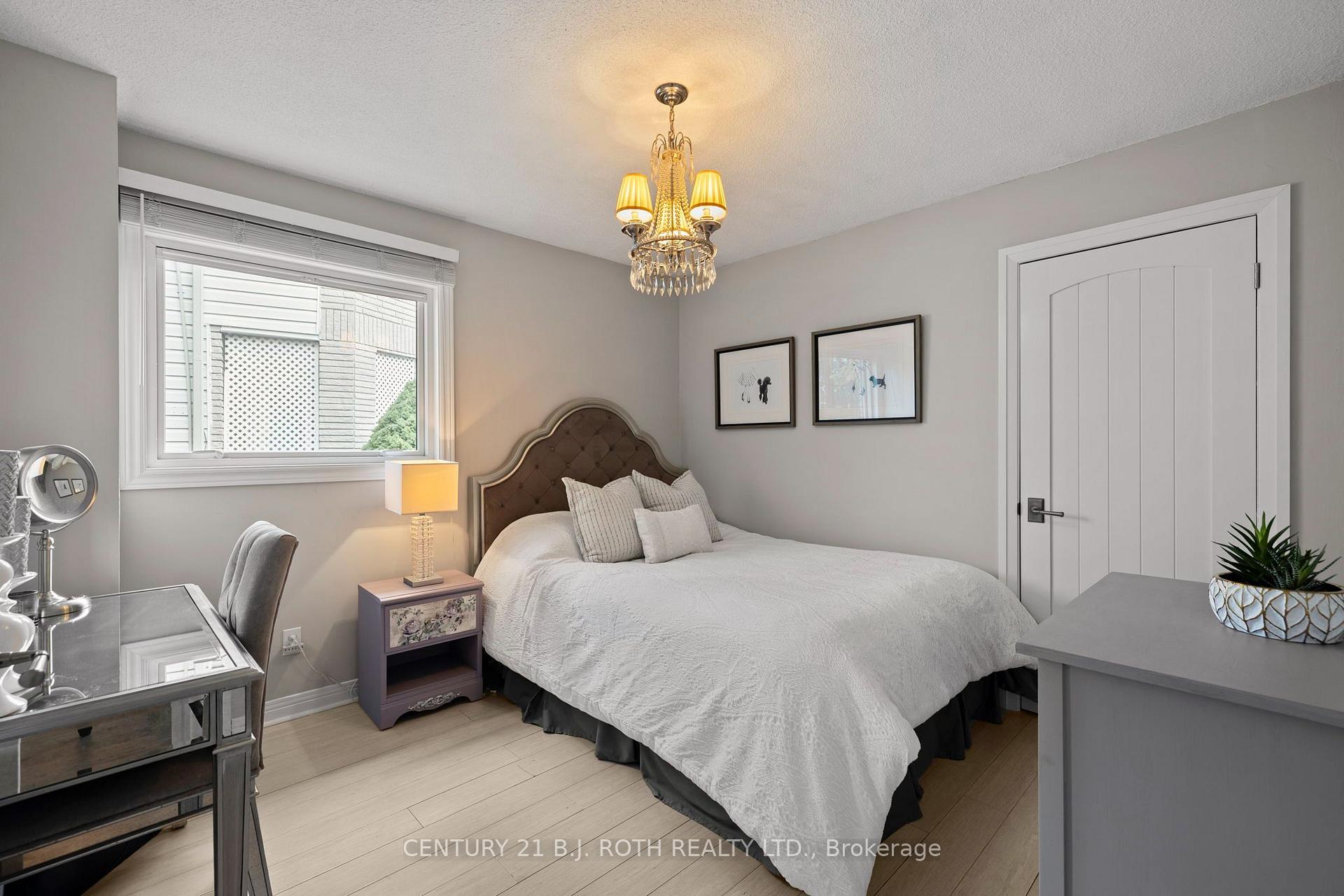 Photo 19 of 61 Orwell Crescent, Barrie, Letitia Heights — HOMEH