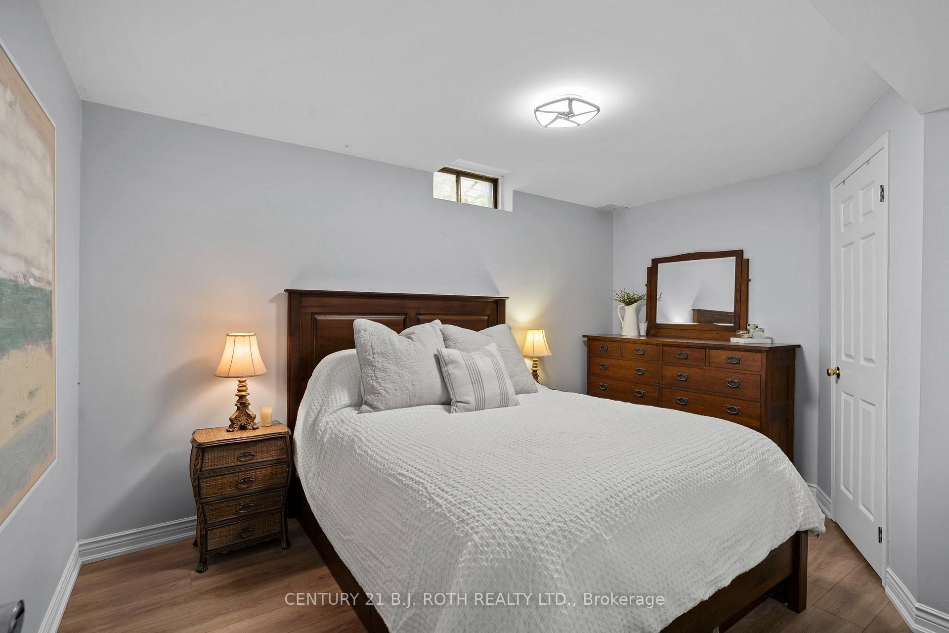 Photo 25 of 61 Orwell Crescent, Barrie, Letitia Heights — HOMEH