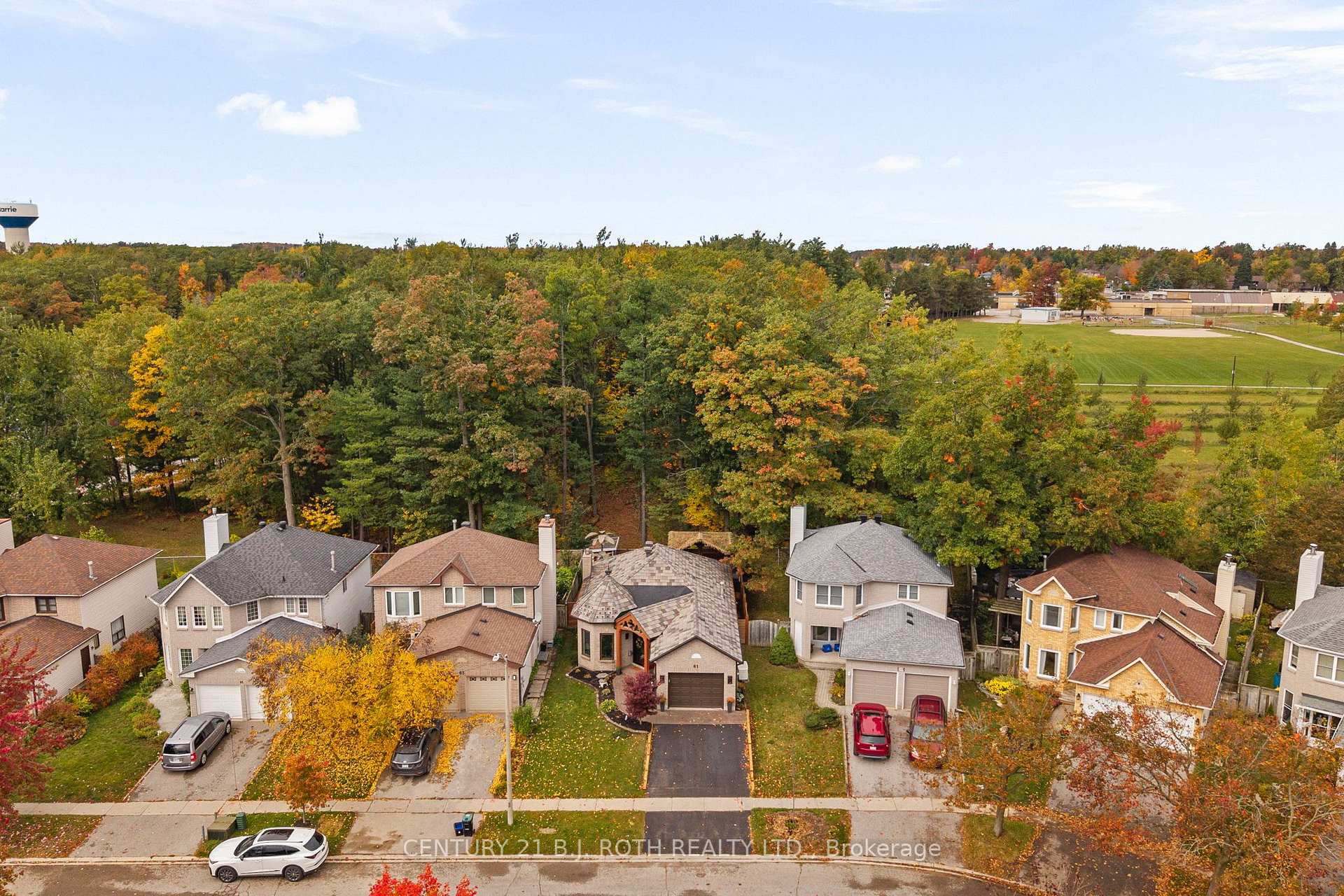 Photo 32 of 61 Orwell Crescent, Barrie, Letitia Heights — HOMEH