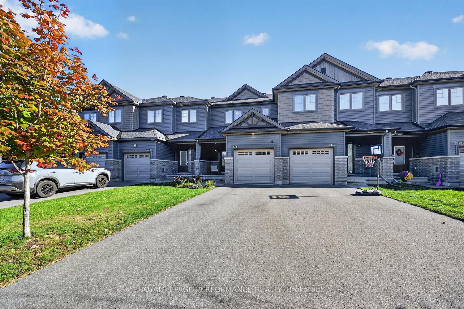 Photo 2 of 1016 Kijik Crescent, Ottawa, Blossom Park/Kemp Park/Findlay Creek — HOMEH