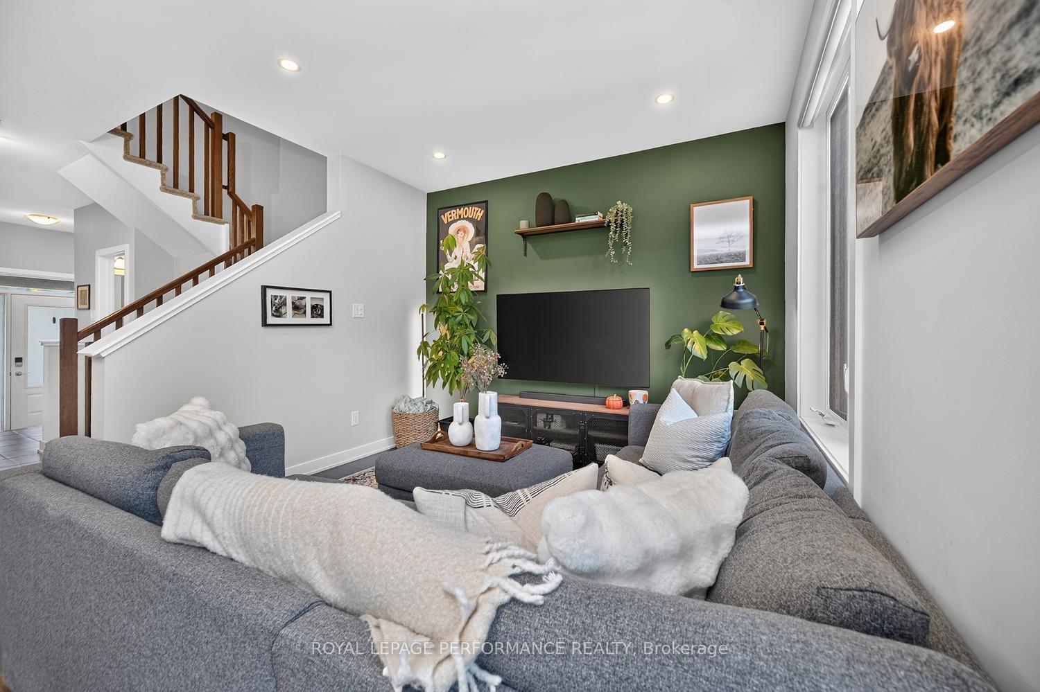 Photo 10 of 1016 Kijik Crescent, Ottawa, Blossom Park/Kemp Park/Findlay Creek — HOMEH
