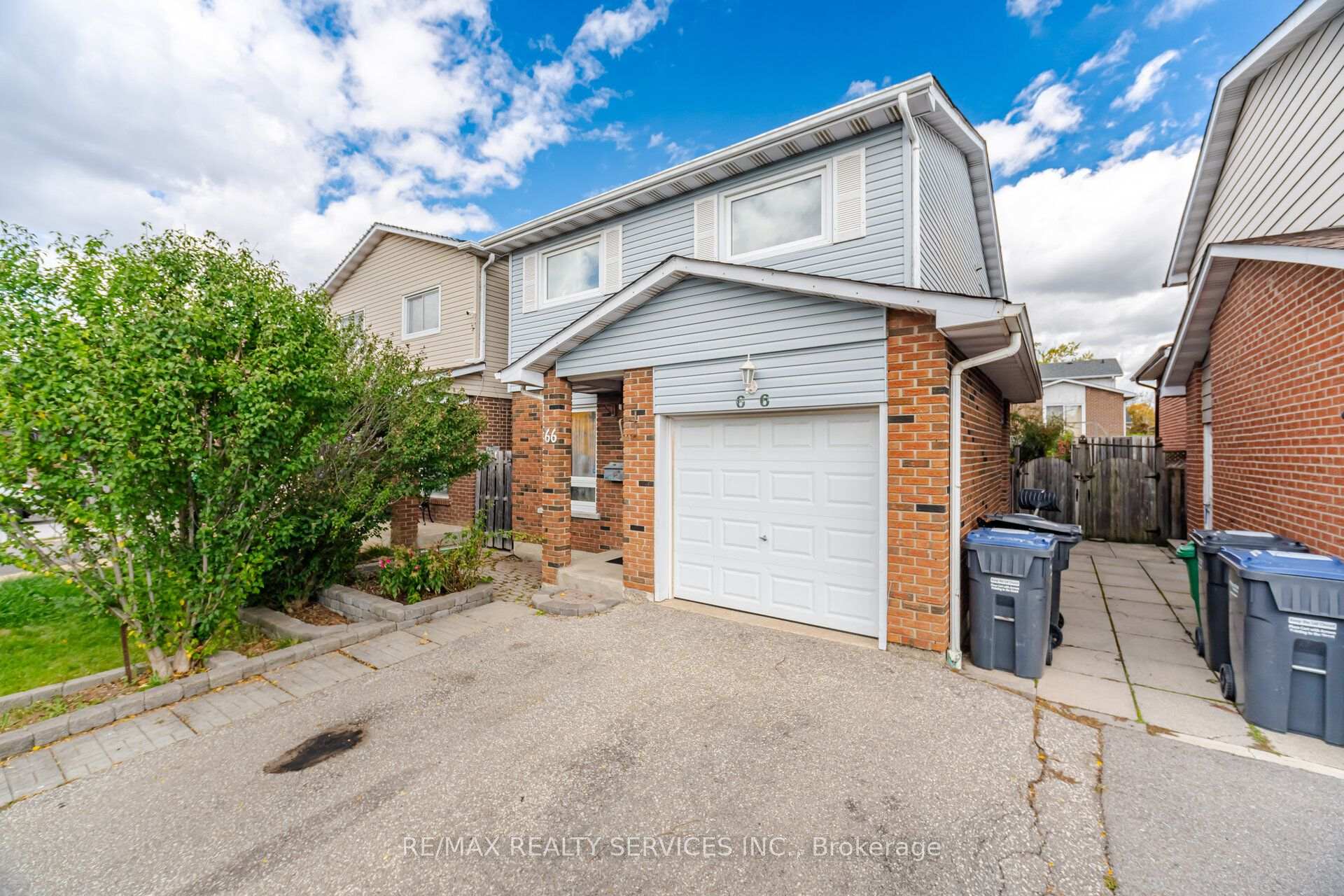 Photo 2 of 66 Hockley Path, Brampton, Madoc — HOMEH