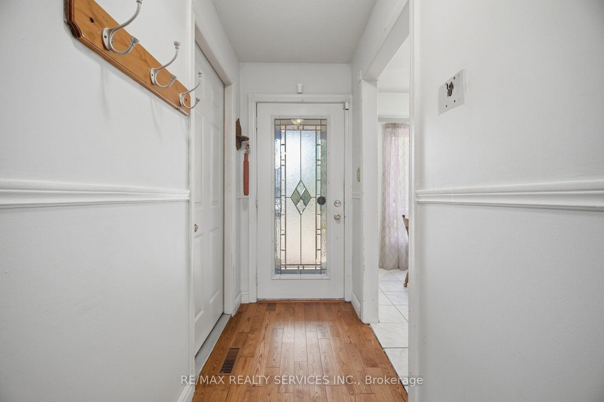 Photo 4 of 66 Hockley Path, Brampton, Madoc — HOMEH