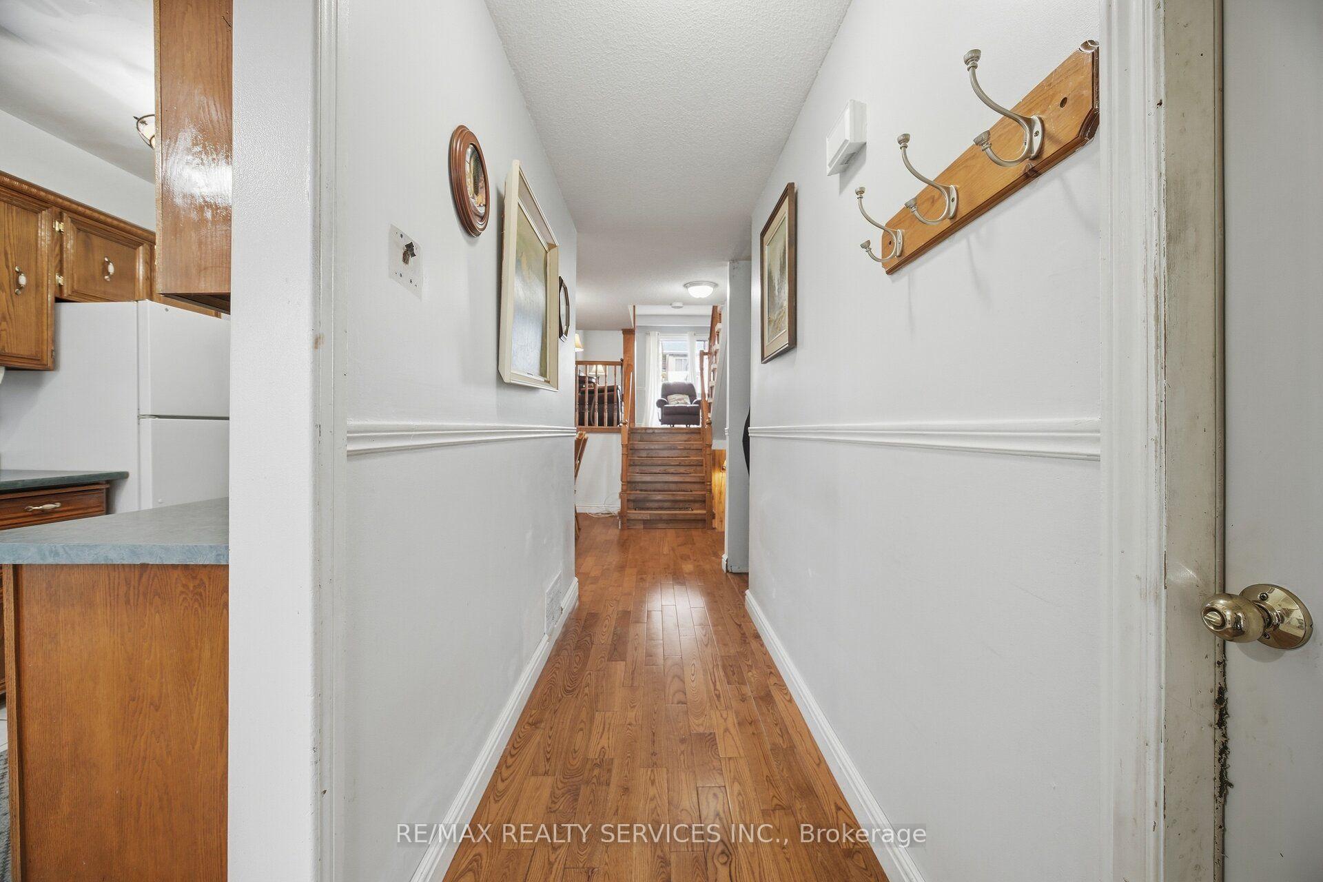 Photo 5 of 66 Hockley Path, Brampton, Madoc — HOMEH