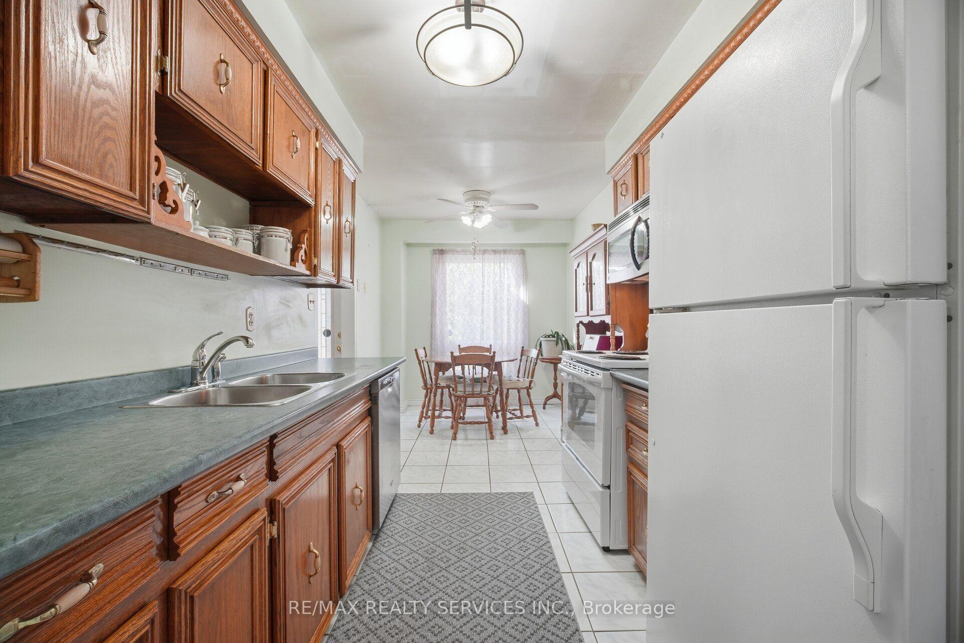 Photo 8 of 66 Hockley Path, Brampton, Madoc — HOMEH