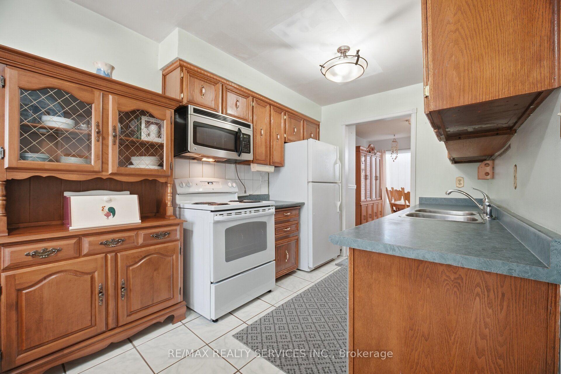 Photo 10 of 66 Hockley Path, Brampton, Madoc — HOMEH
