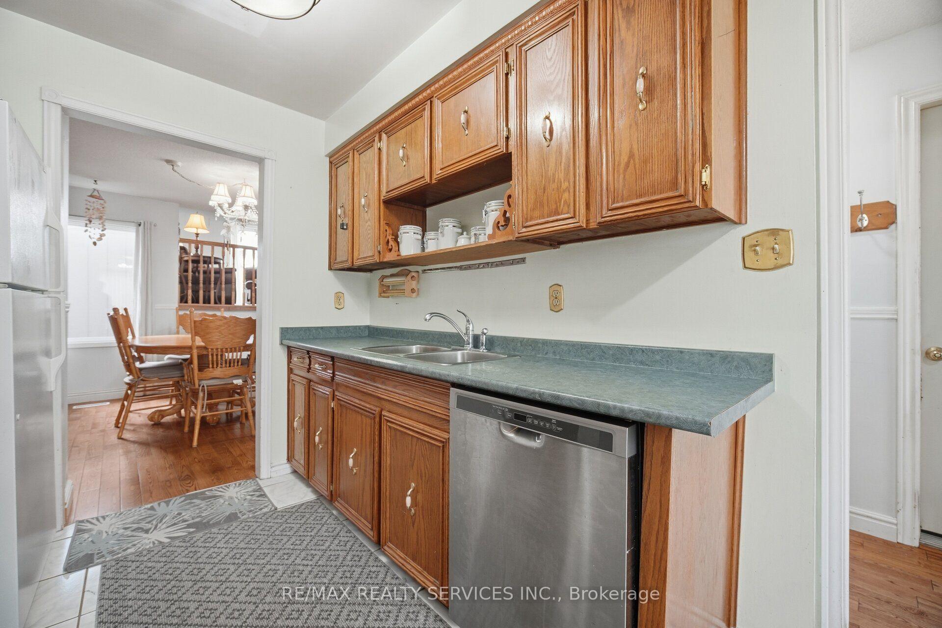 Photo 11 of 66 Hockley Path, Brampton, Madoc — HOMEH