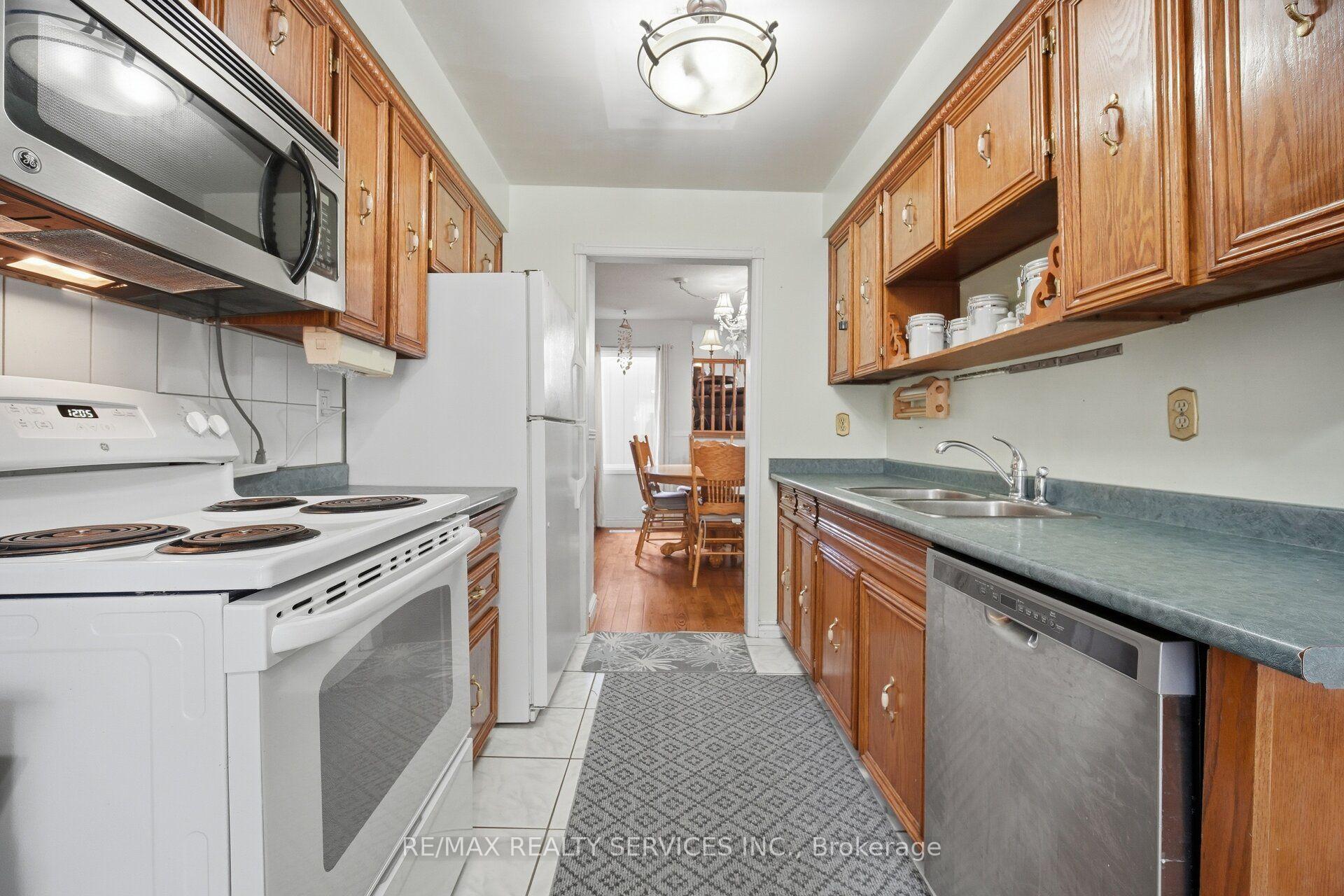 Photo 12 of 66 Hockley Path, Brampton, Madoc — HOMEH