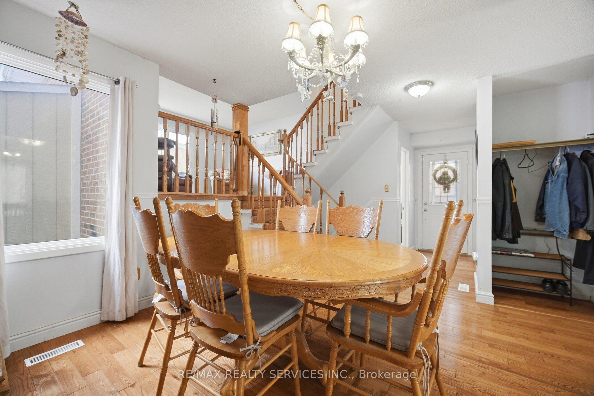 Photo 15 of 66 Hockley Path, Brampton, Madoc — HOMEH