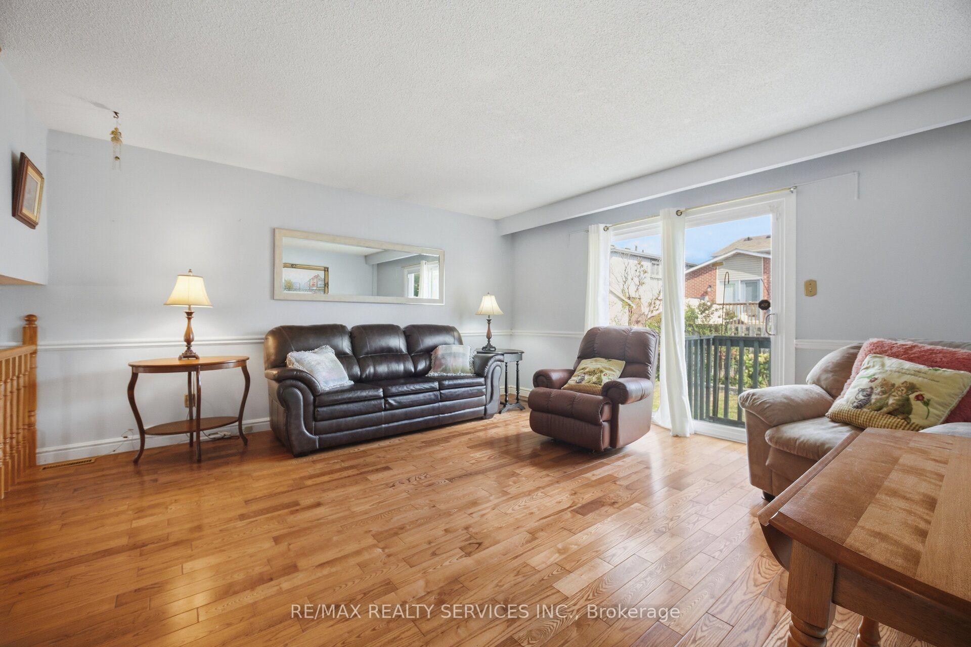 Photo 18 of 66 Hockley Path, Brampton, Madoc — HOMEH