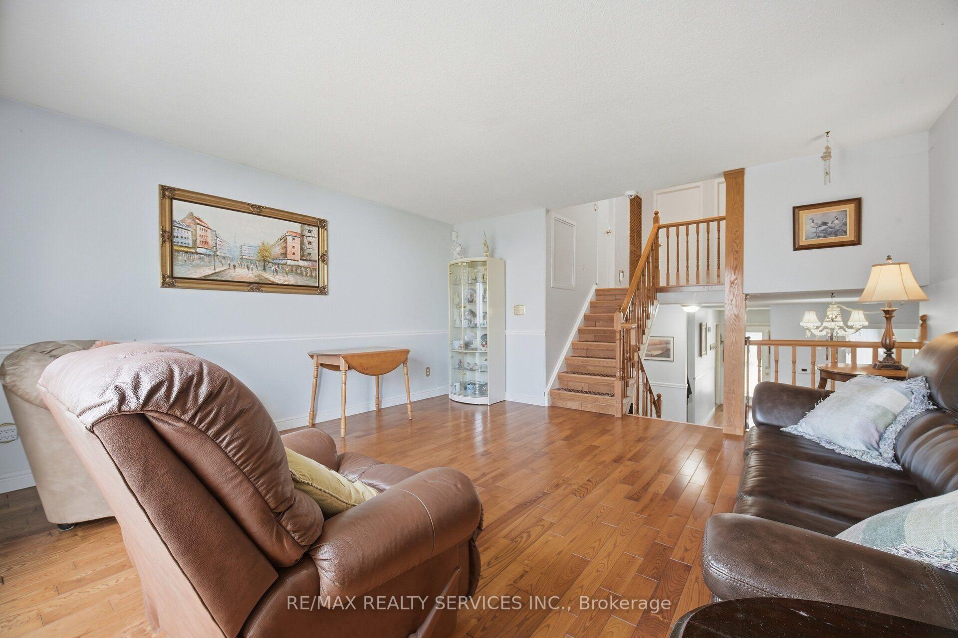 Photo 19 of 66 Hockley Path, Brampton, Madoc — HOMEH