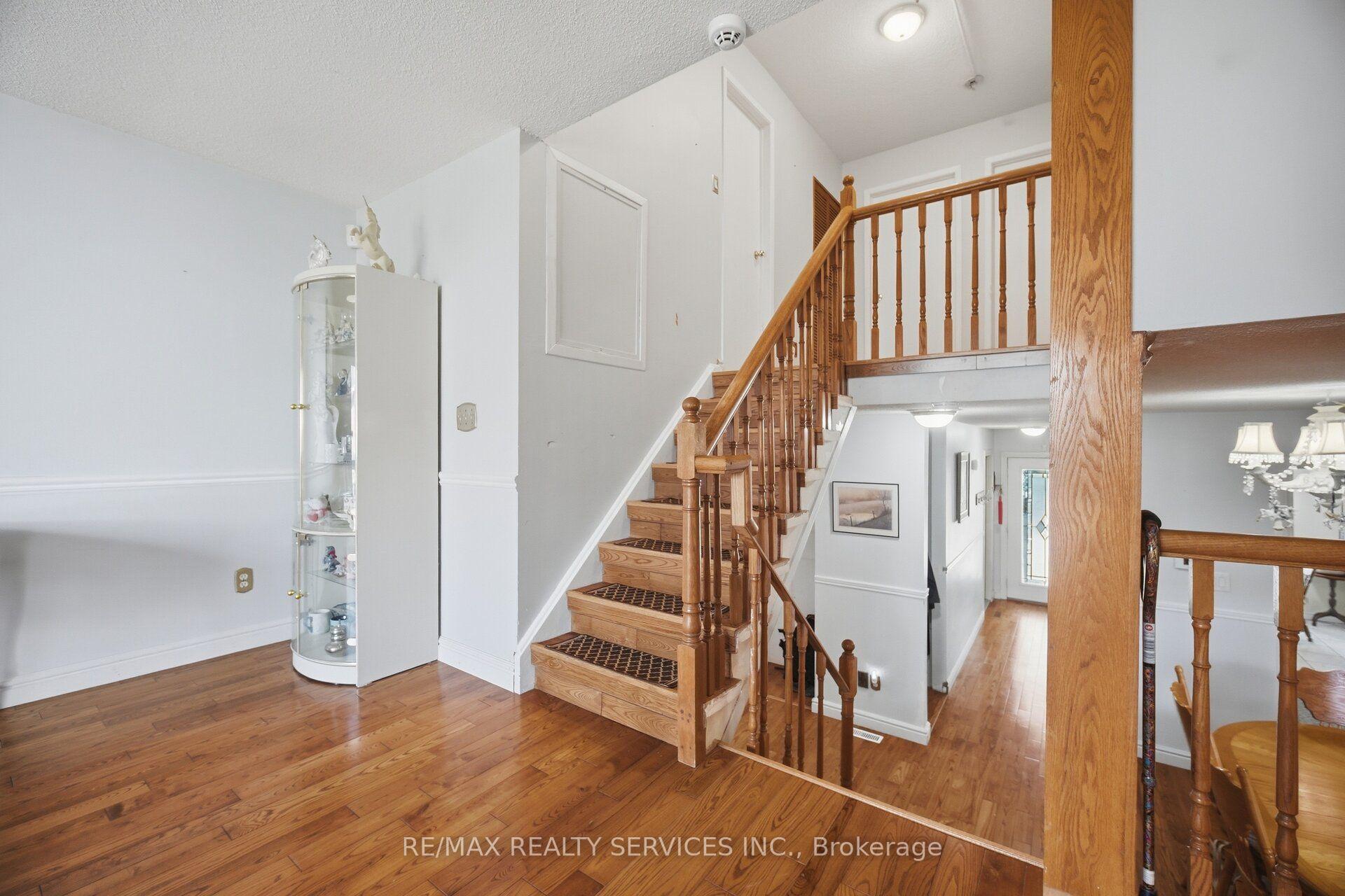 Photo 20 of 66 Hockley Path, Brampton, Madoc — HOMEH