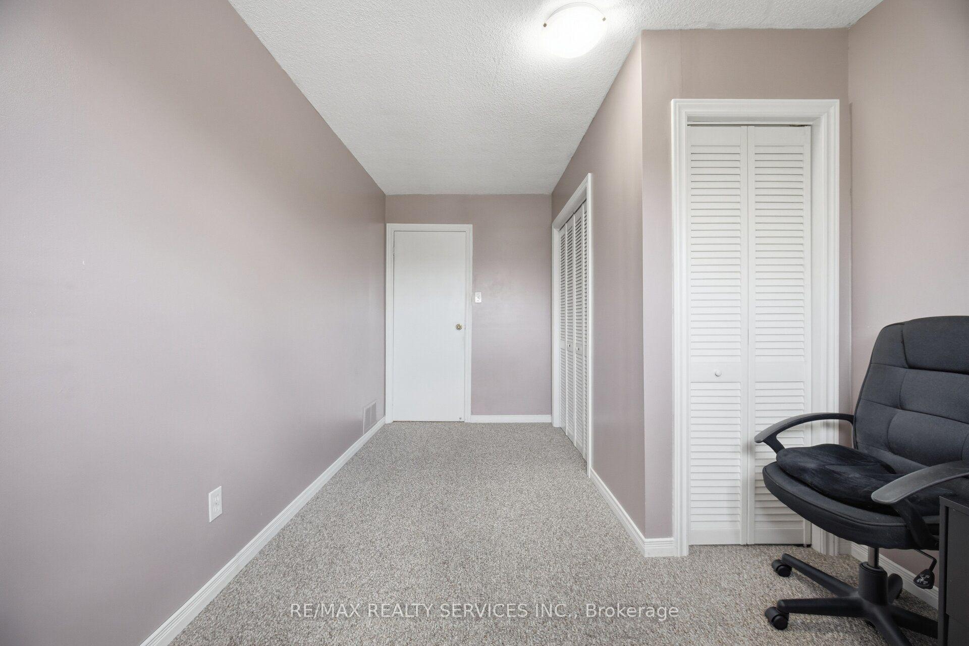 Photo 26 of 66 Hockley Path, Brampton, Madoc — HOMEH