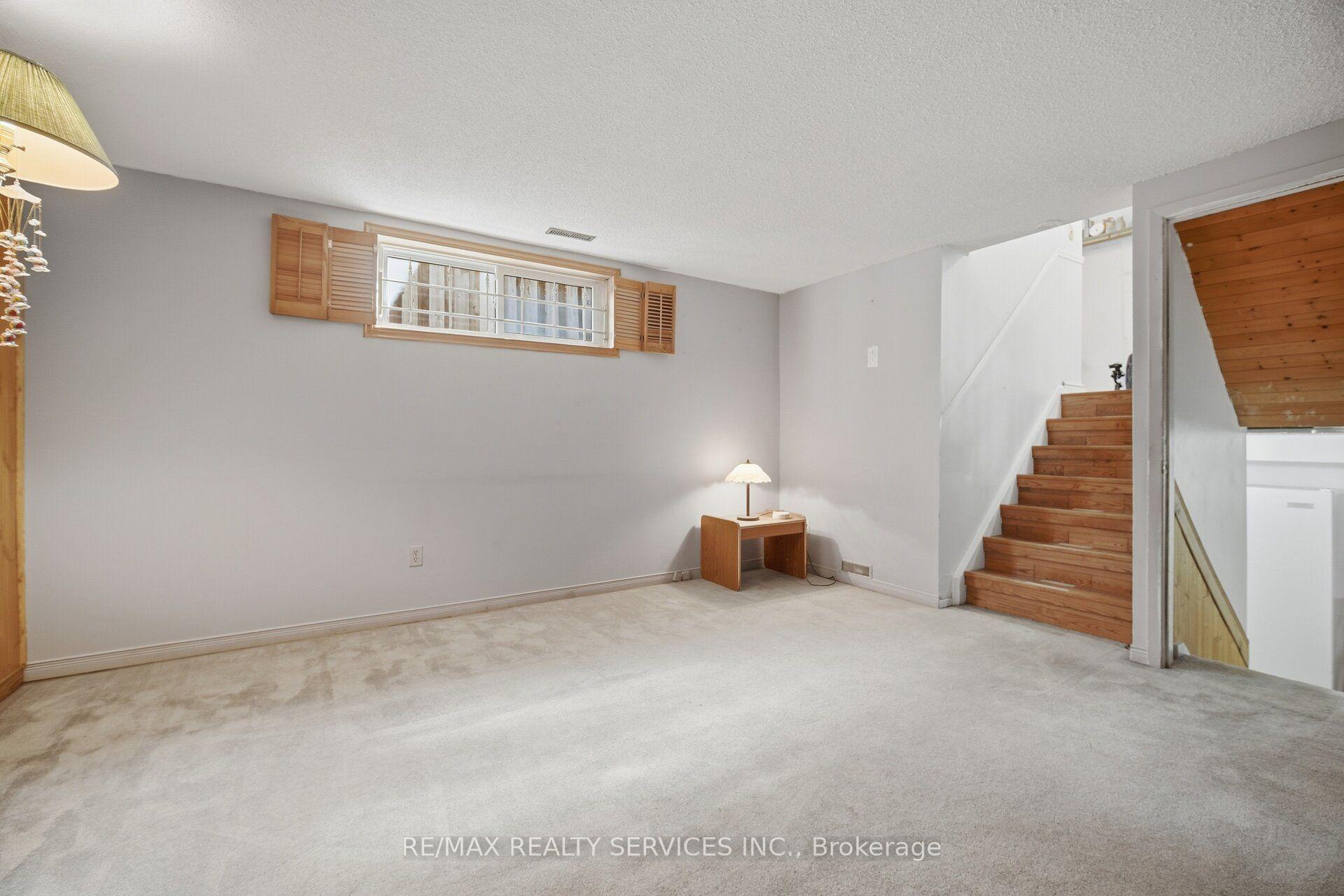 Photo 32 of 66 Hockley Path, Brampton, Madoc — HOMEH