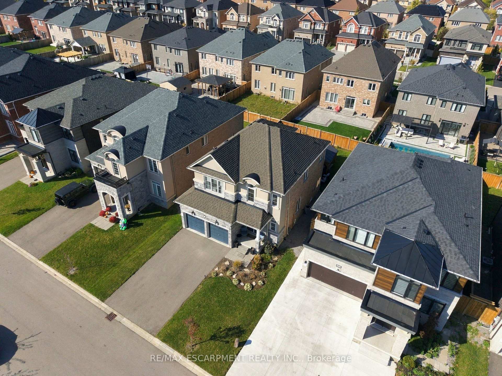 Photo 2 of 193 Whittington Drive, Hamilton, Ancaster — HOMEH