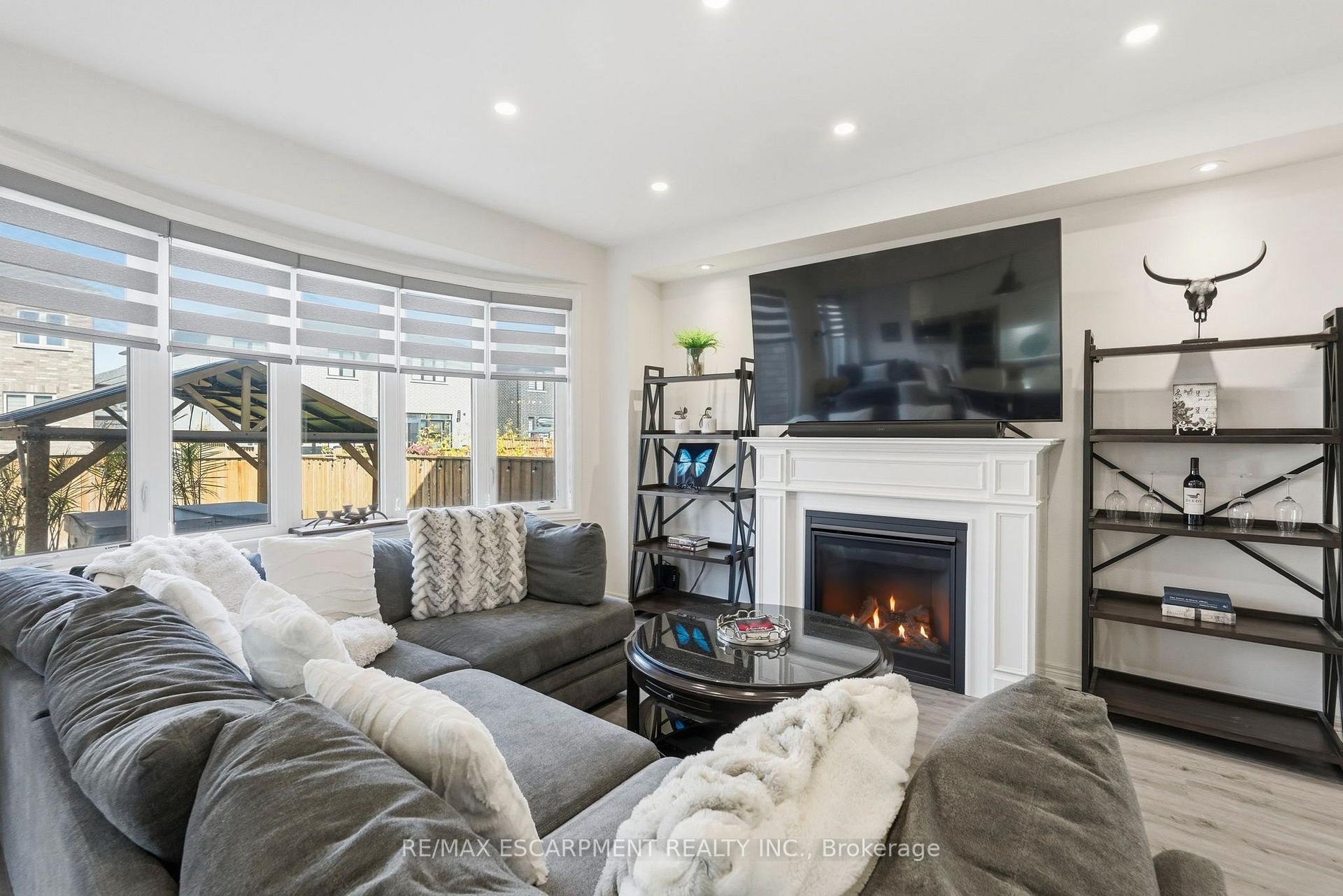 Photo 6 of 193 Whittington Drive, Hamilton, Ancaster — HOMEH