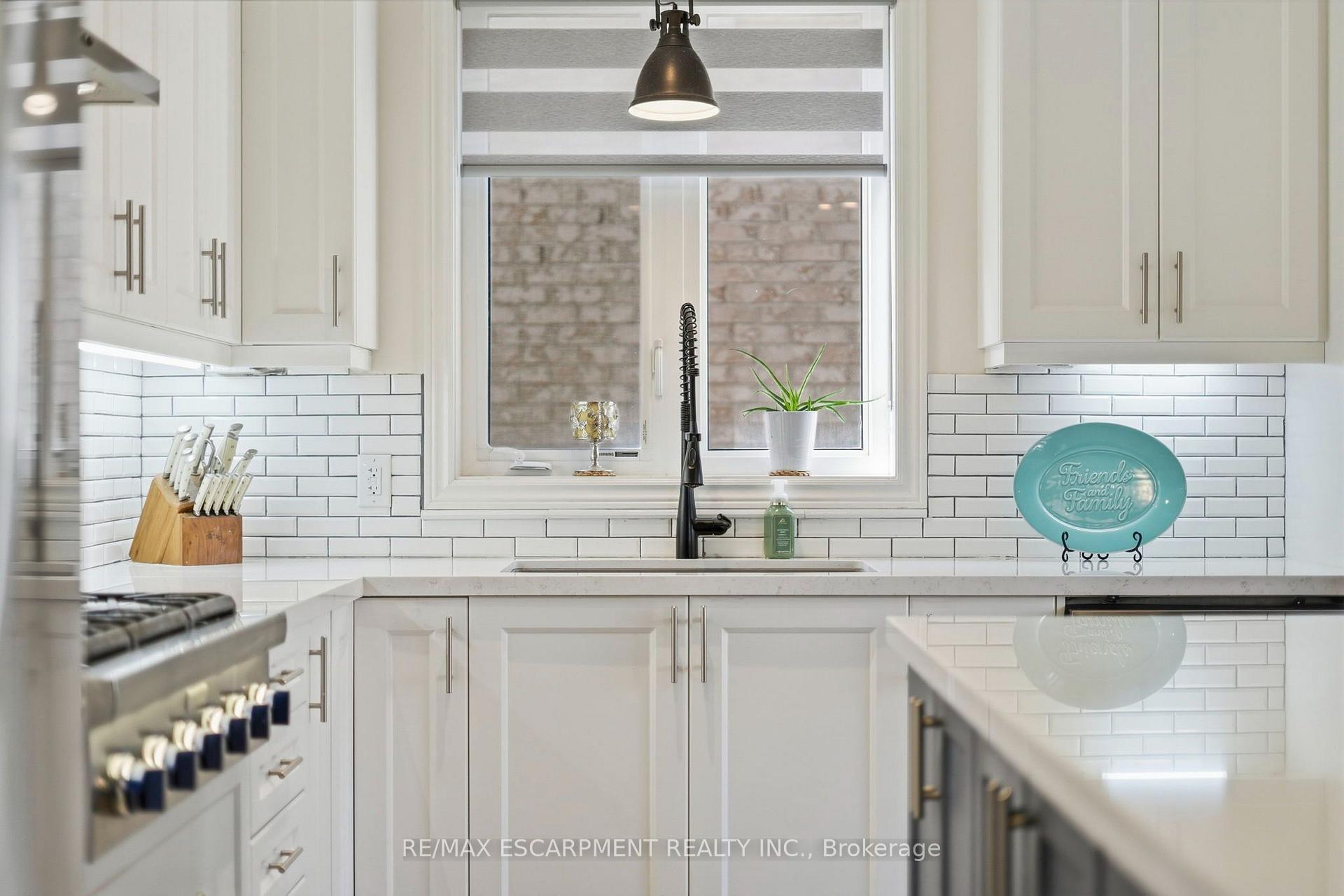 Photo 9 of 193 Whittington Drive, Hamilton, Ancaster — HOMEH