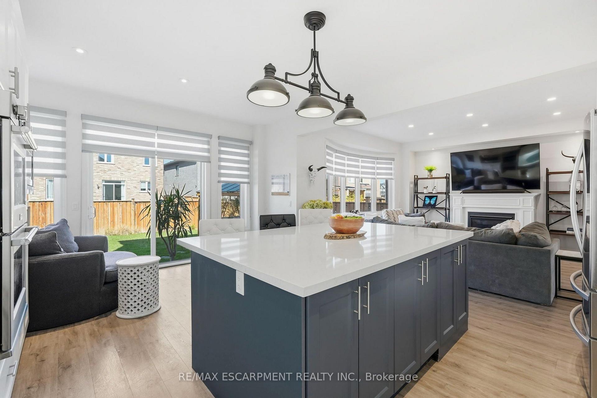 Photo 12 of 193 Whittington Drive, Hamilton, Ancaster — HOMEH