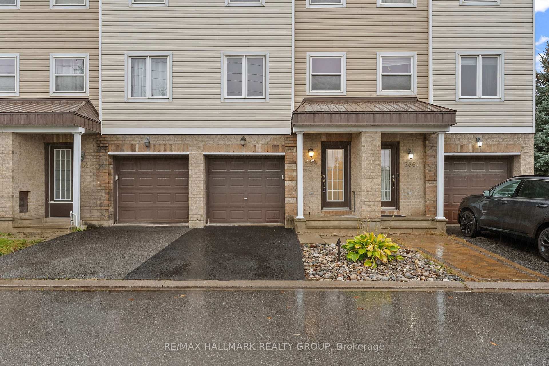 Photo 3 of 584 Simran Private, Ottawa, Barrhaven - Cedargrove/Fraserdale — HOMEH