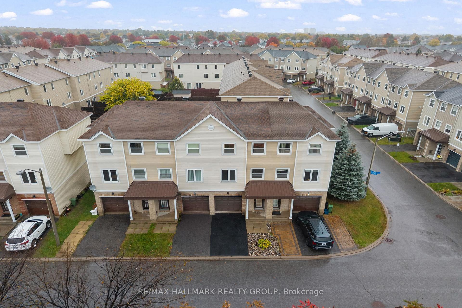 Photo 4 of 584 Simran Private, Ottawa, Barrhaven - Cedargrove/Fraserdale — HOMEH