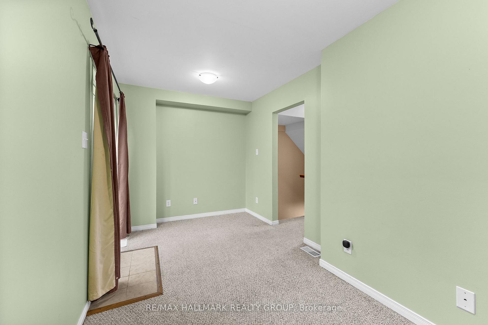 Photo 9 of 584 Simran Private, Ottawa, Barrhaven - Cedargrove/Fraserdale — HOMEH