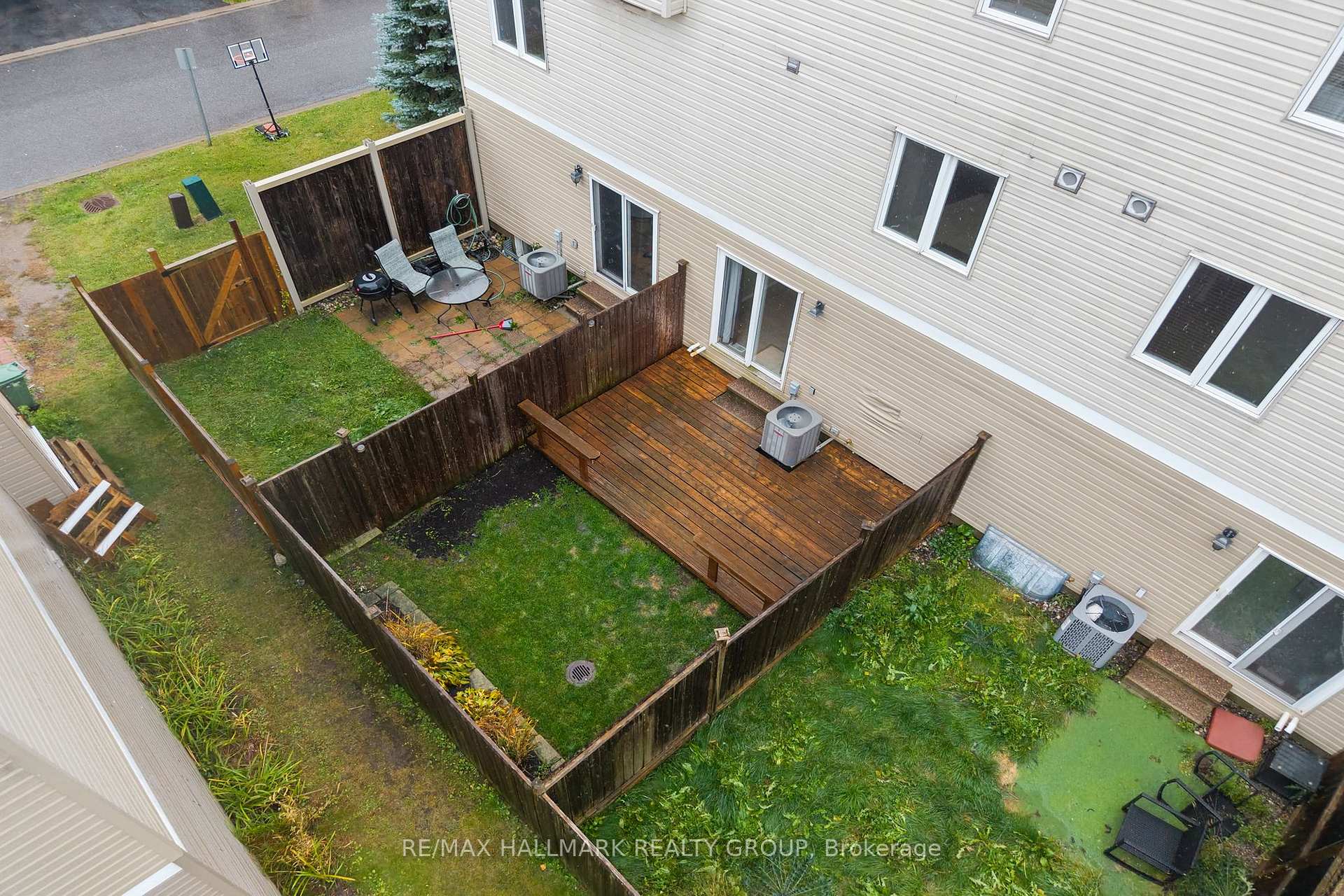 Photo 12 of 584 Simran Private, Ottawa, Barrhaven - Cedargrove/Fraserdale — HOMEH