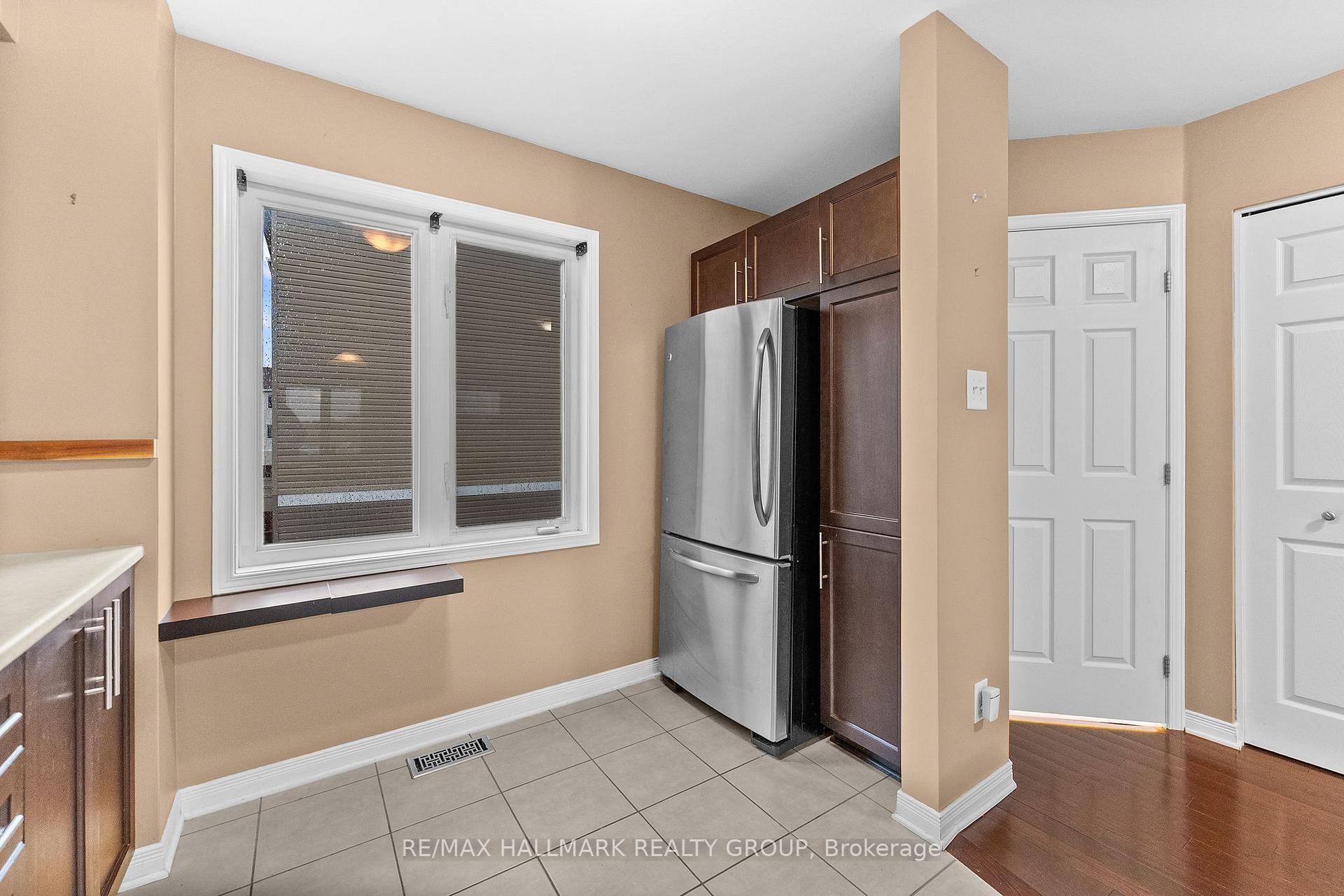 Photo 20 of 584 Simran Private, Ottawa, Barrhaven - Cedargrove/Fraserdale — HOMEH