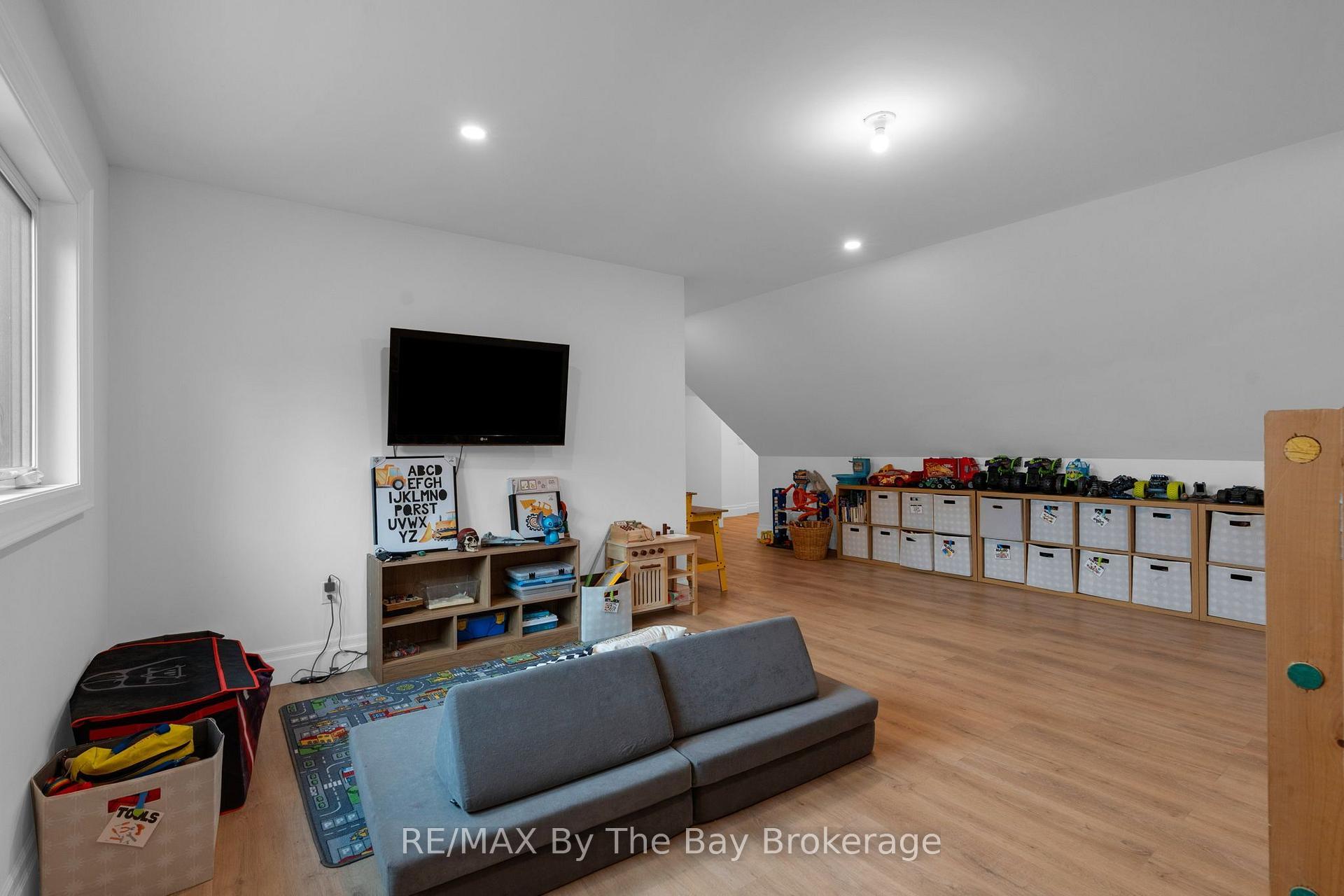 Photo 31 of 93 Moonstone Road E, Oro-Medonte, Moonstone — HOMEH