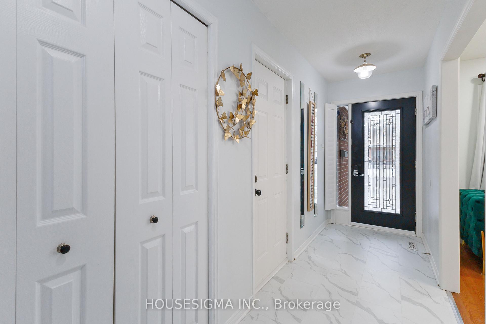 Photo 3 of 220 Killarney Grove, London, North H — HOMEH