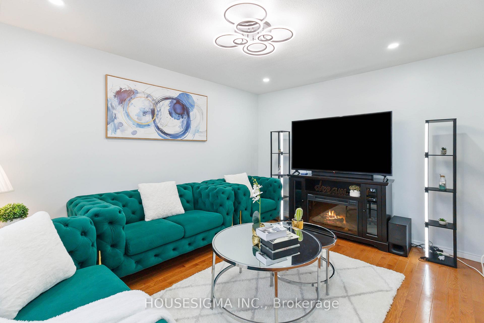 Photo 4 of 220 Killarney Grove, London, North H — HOMEH