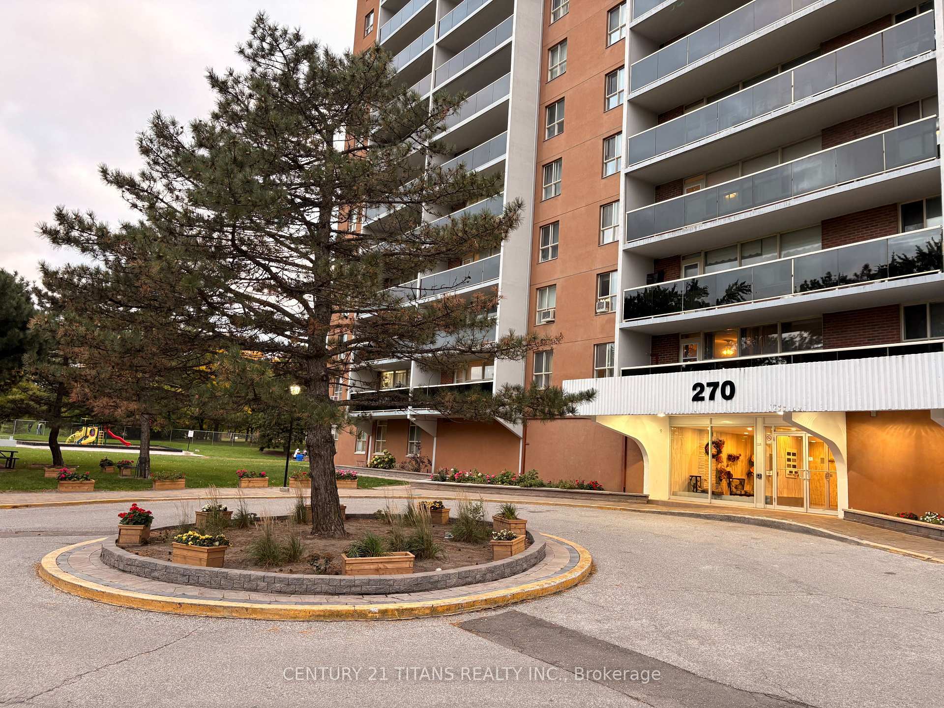 Photo of Unit 510, 270 Palmdale Drive