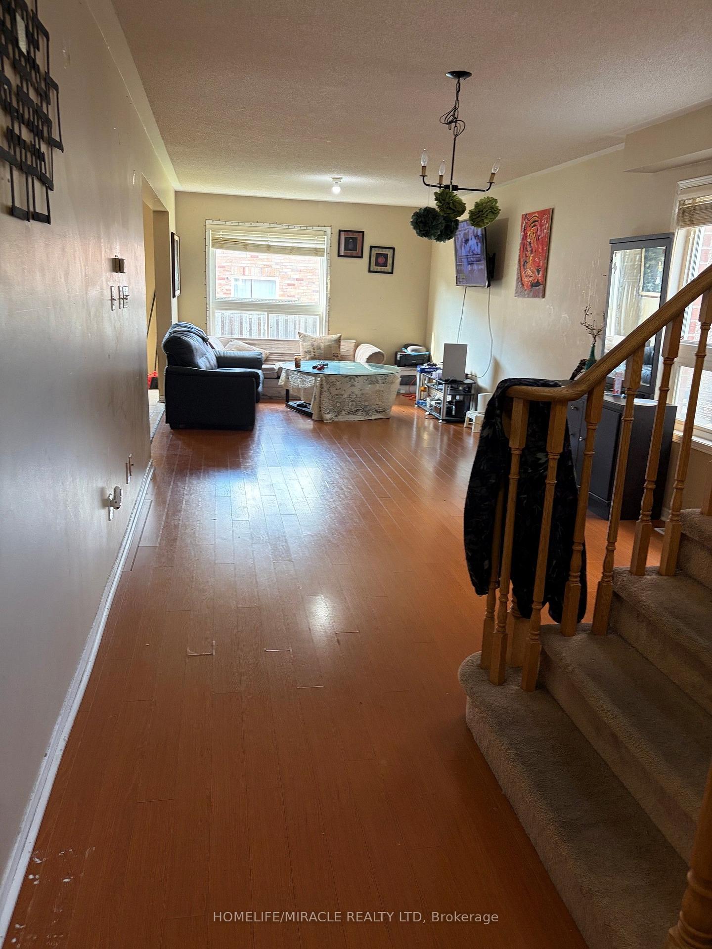 Photo 3 of 40 Crannyfield Drive, Brampton, Fletcher's Meadow — HOMEH
