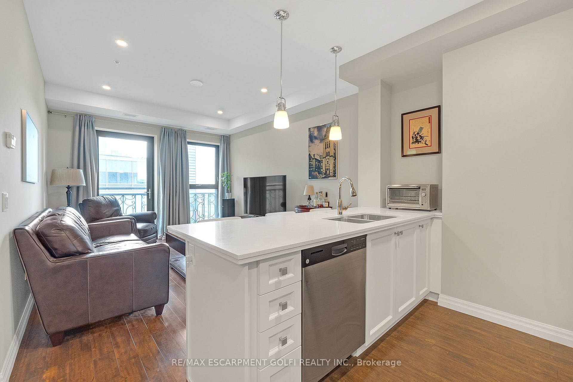 Photo 8 of Unit 1006, 112 King Street E, Hamilton, Beasley — HOMEH
