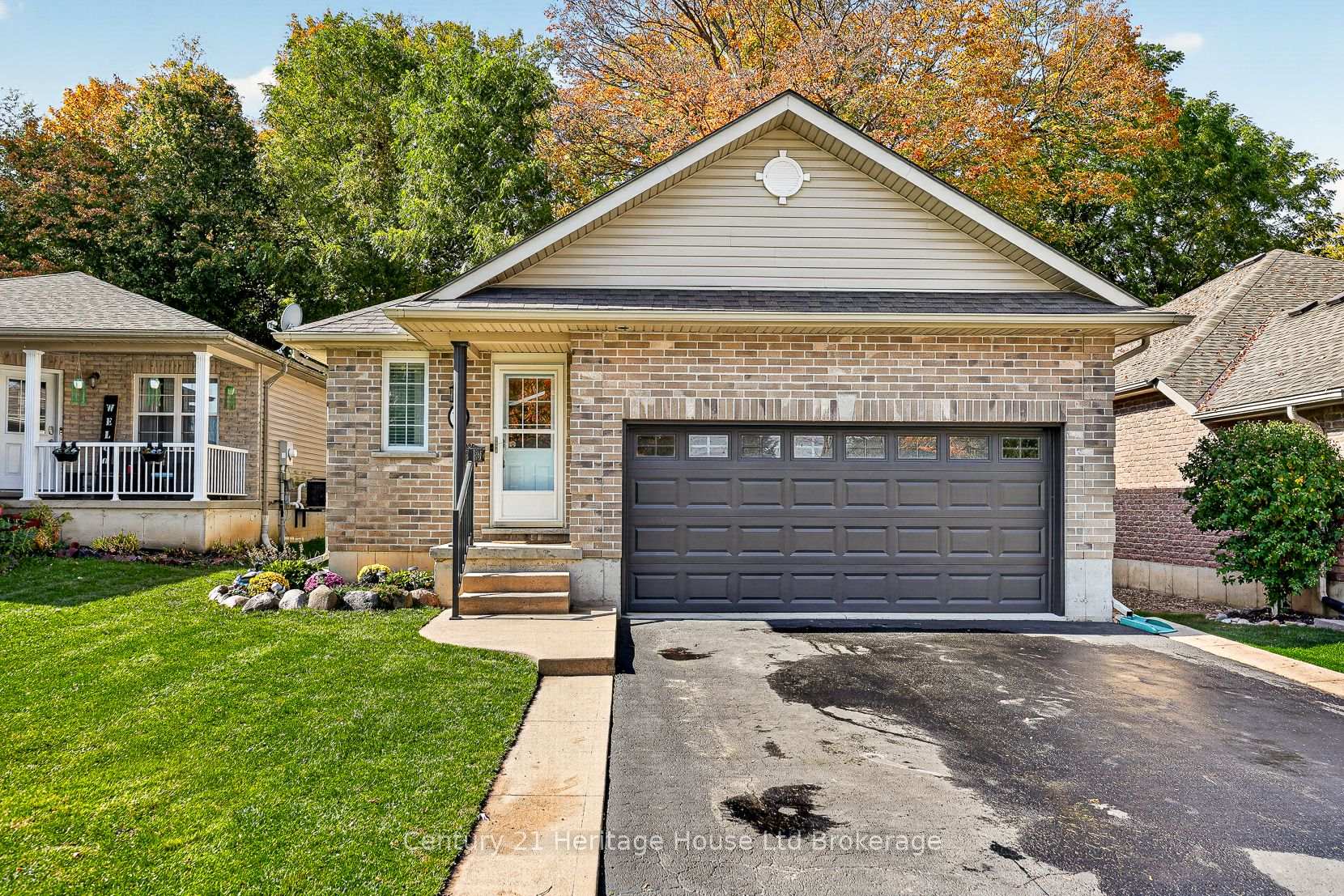 Photo 7 of 10 Potters Way, Woodstock, Woodstock - South — HOMEH