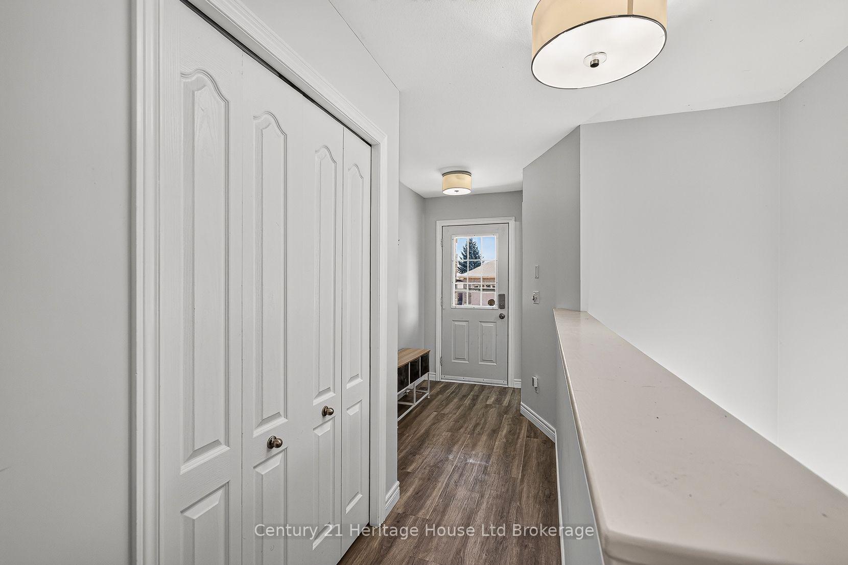 Photo 11 of 10 Potters Way, Woodstock, Woodstock - South — HOMEH