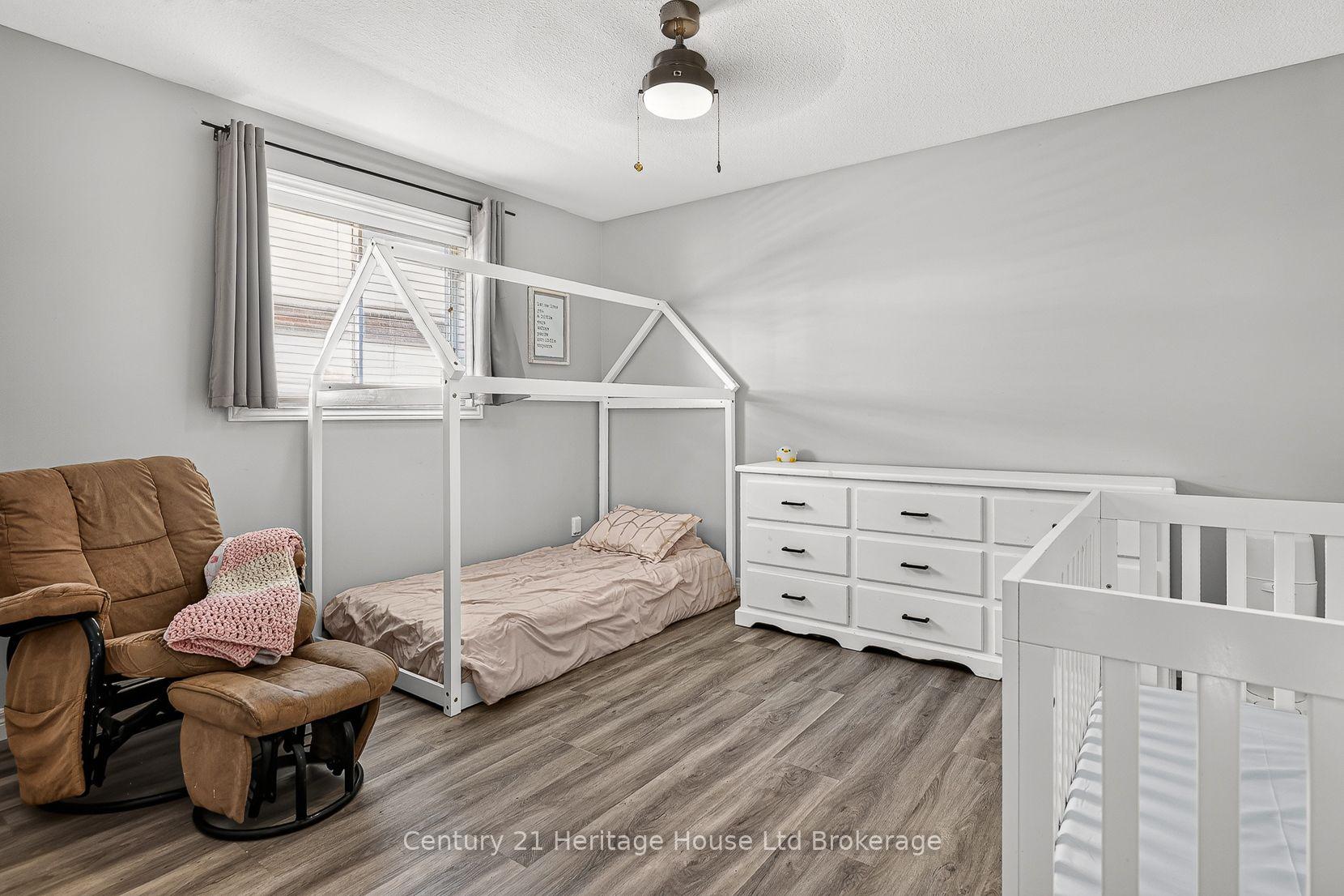 Photo 25 of 10 Potters Way, Woodstock, Woodstock - South — HOMEH