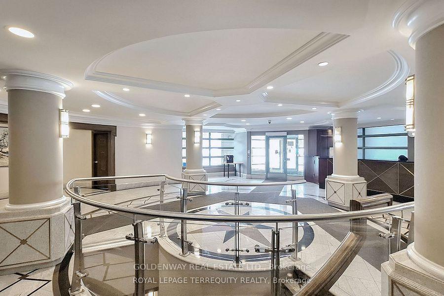 Photo 4 of Unit 402, 18 Pemberton Avenue, North York, Newtonbrook East — HOMEH