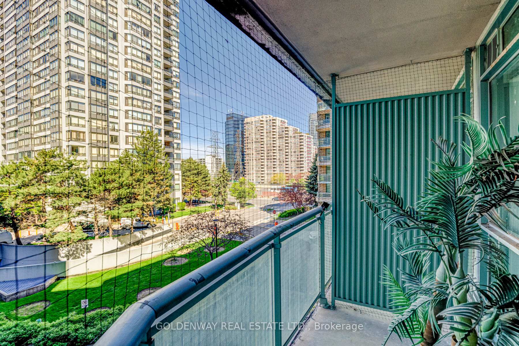 Photo 16 of Unit 402, 18 Pemberton Avenue, North York, Newtonbrook East — HOMEH